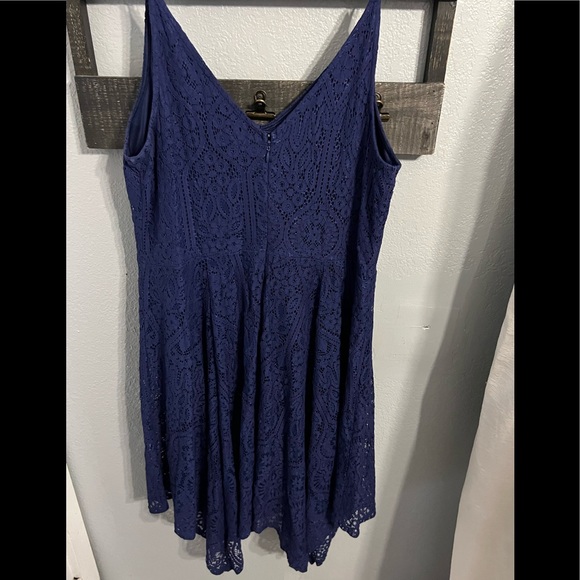 Express Blue Lace Asymmetric Hem - Picture 4 of 6